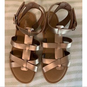 Girls Cat &Jack sandals.
